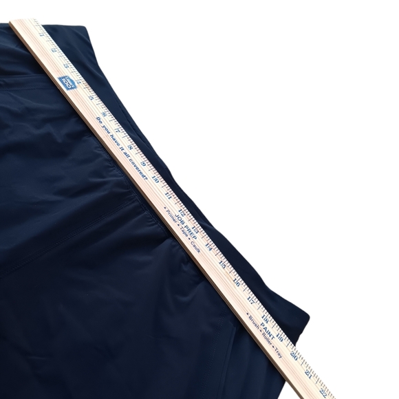 LANDS END WOMEN'S SIZE 18 SIDE POCKET BLUE SHORTS. - Picture 3 of 5